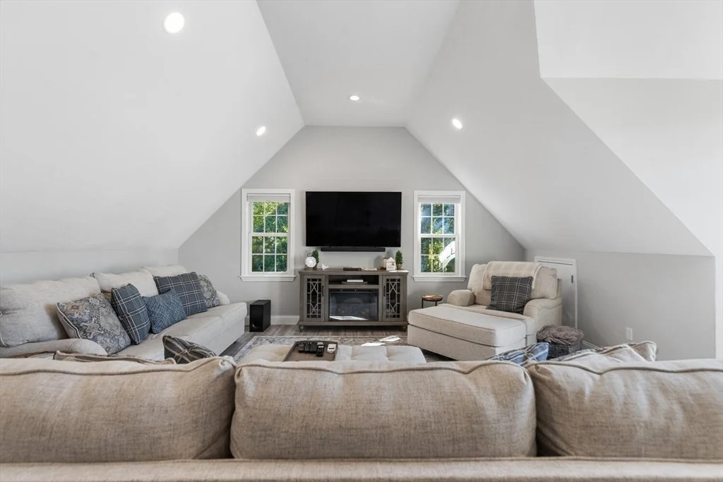 Photo of 104 Ridgewood Dr