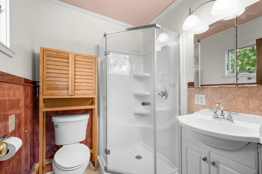 Photo of 136 N Pond Dr