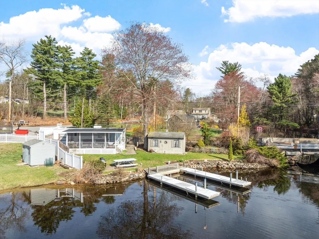 Photo of 895 Flat Hill Rd