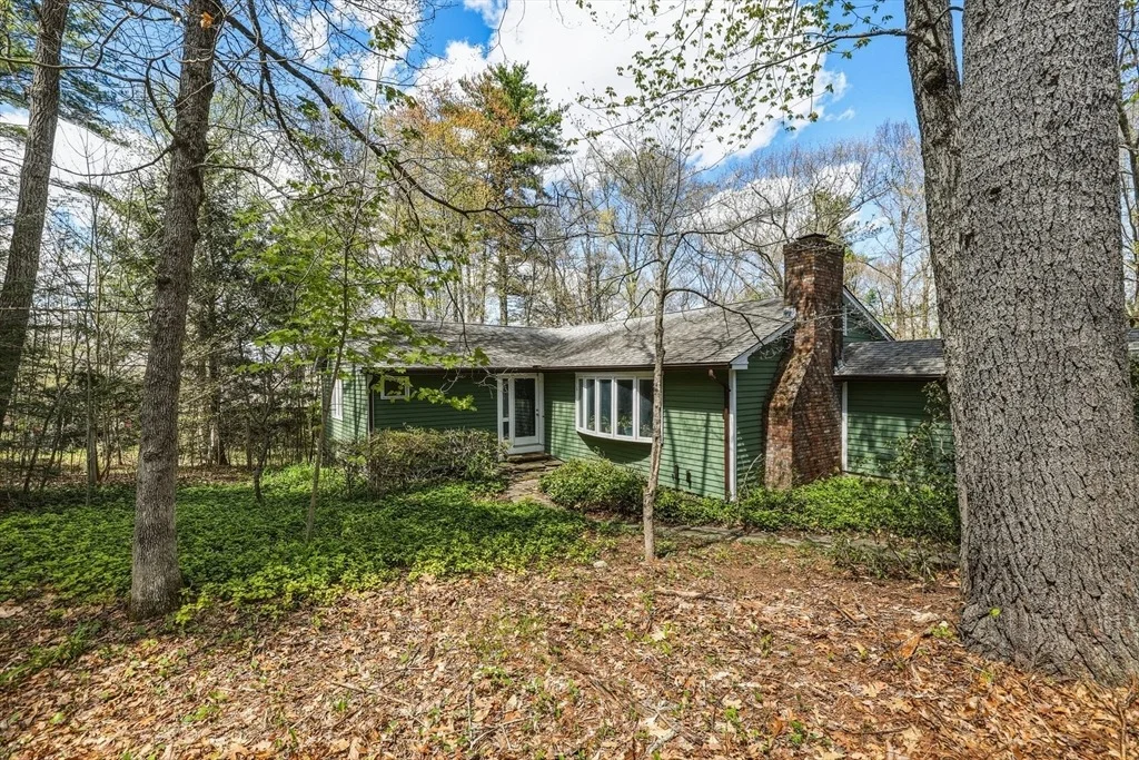 Photo of 1360 Bay Road