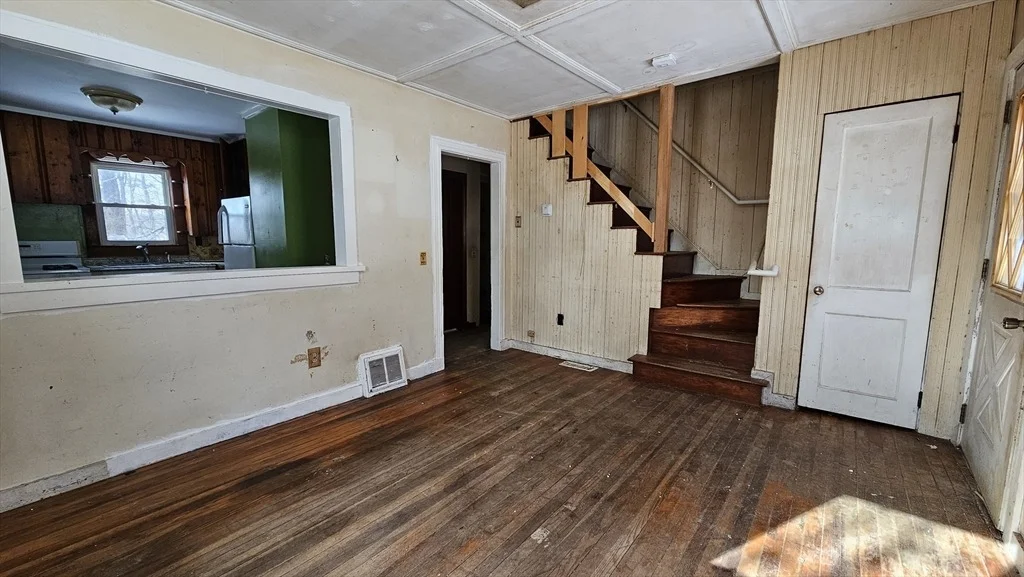 Photo of 749 Old North Road