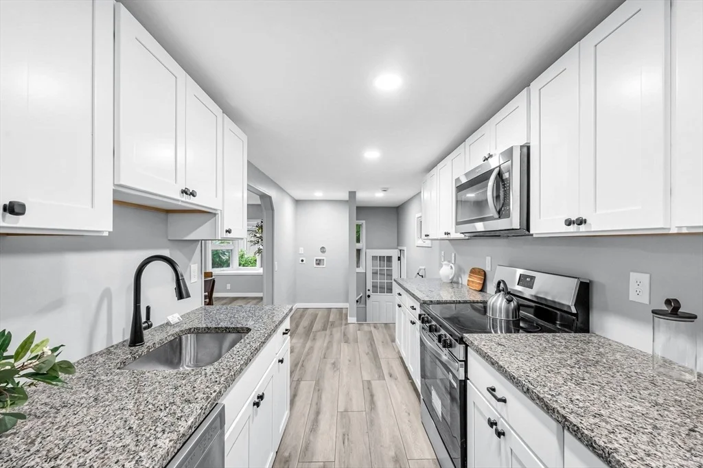 Photo of 83 Rolf Ave