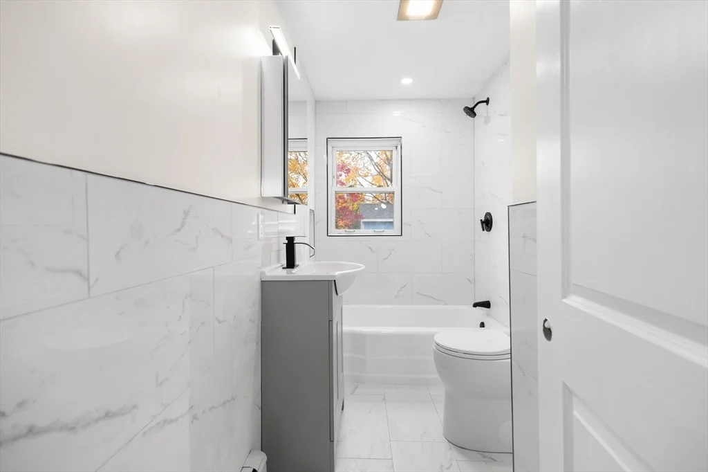 Photo of 25 Lakeview St