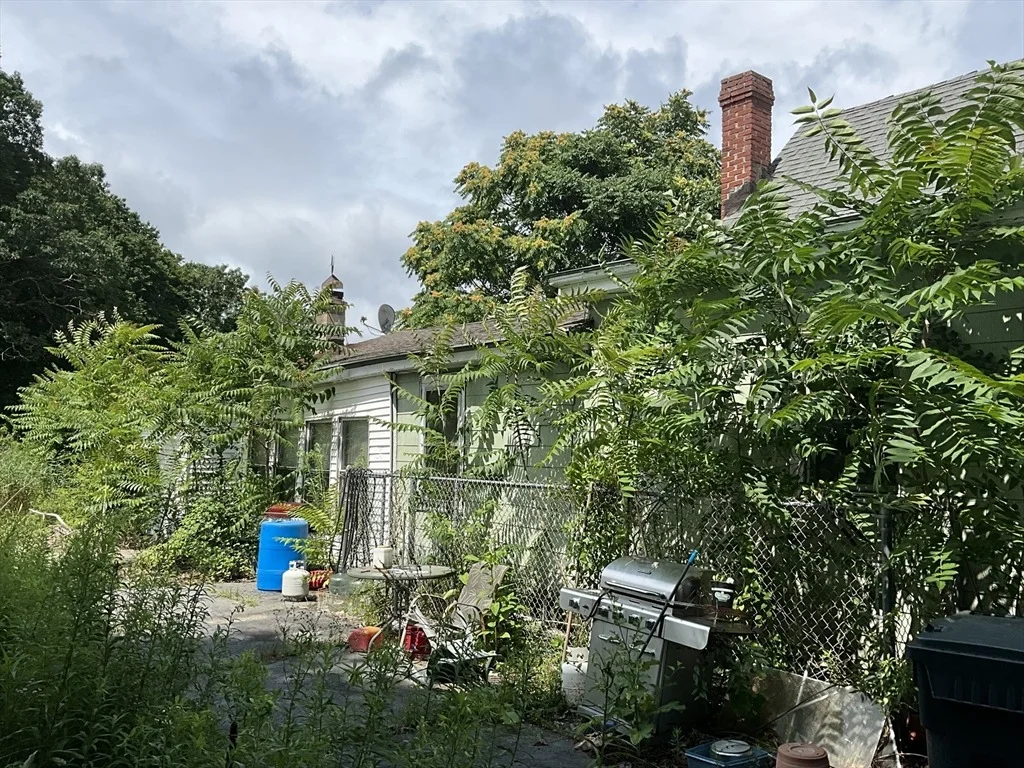 Photo of 640 Mammoth Rd