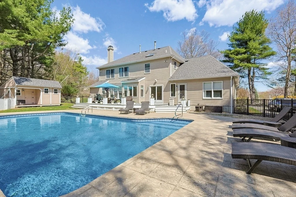 Photo of 8 Weyman Ln