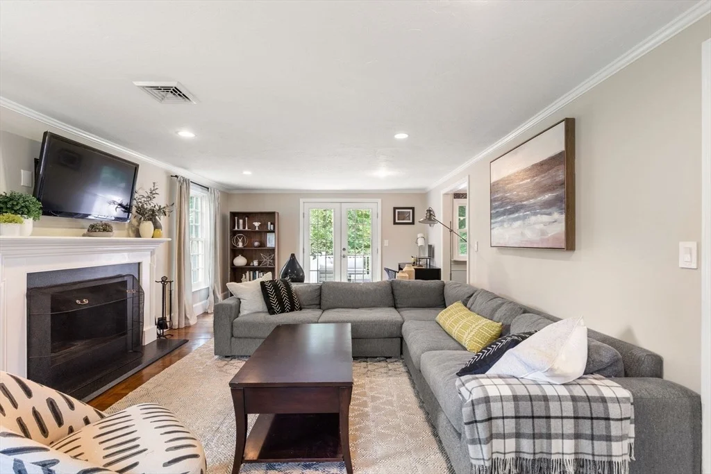 Photo of 18 Hearthstone Cir