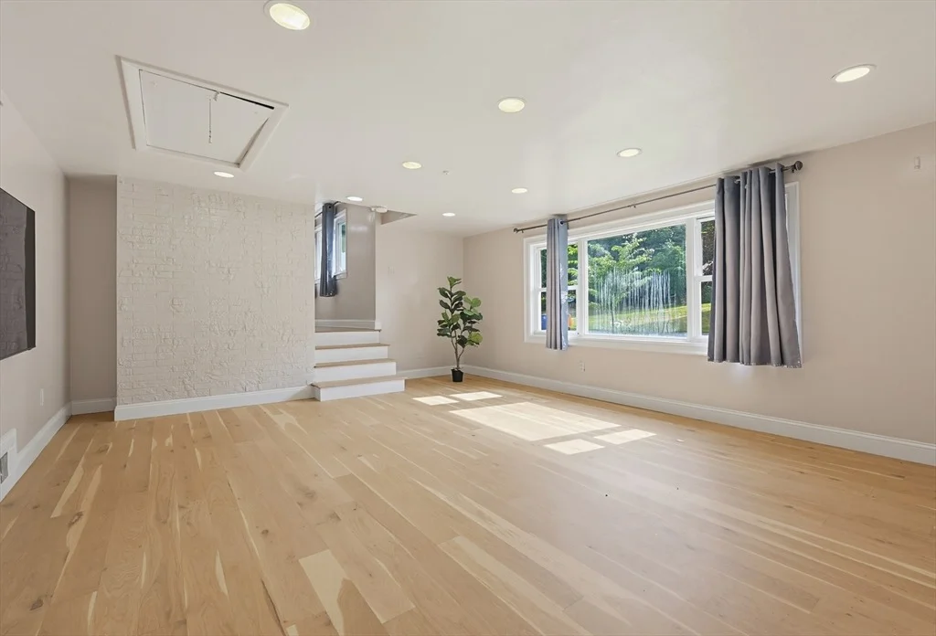 Photo of 14 Lewis Rd