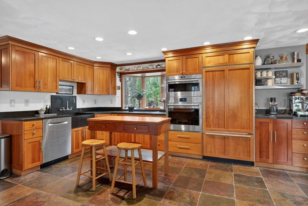 Photo of 10 Davis Rd