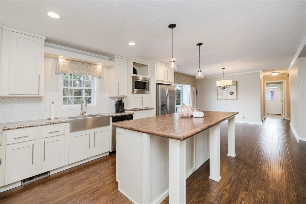 Photo of 210 Linsay Drive