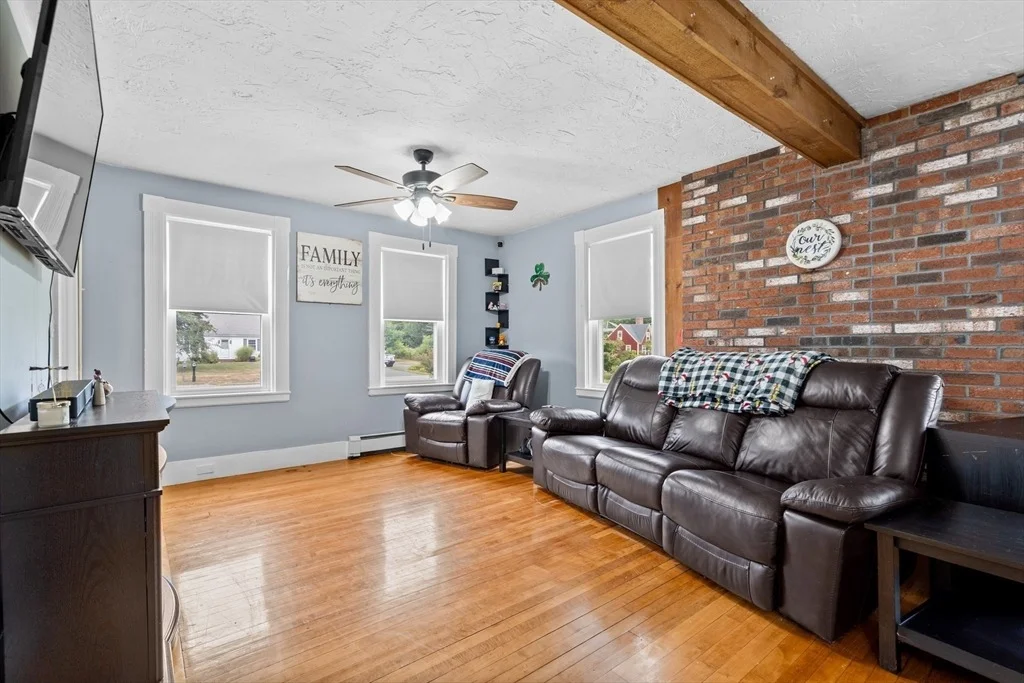 Photo of 209 Main St