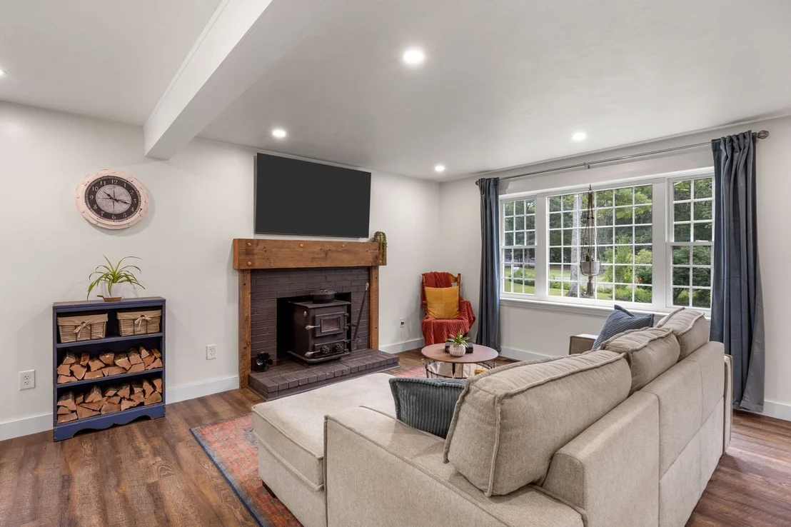 Photo of 34 Commodore Ln
