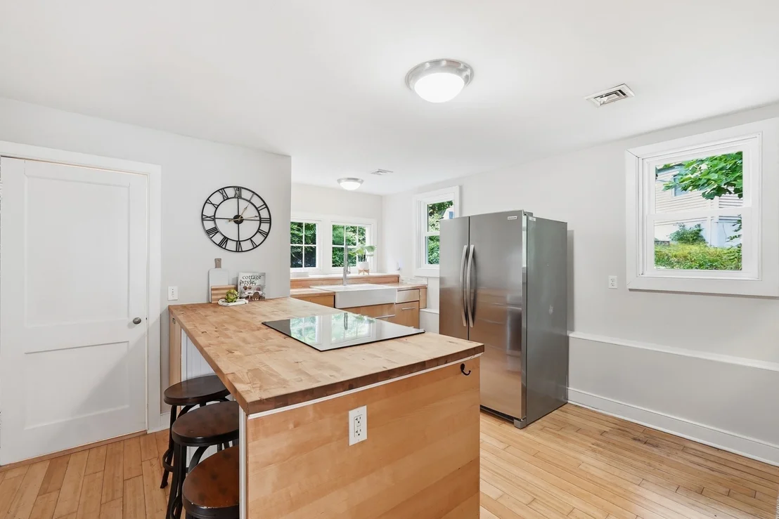 Photo of 3R Calvin St