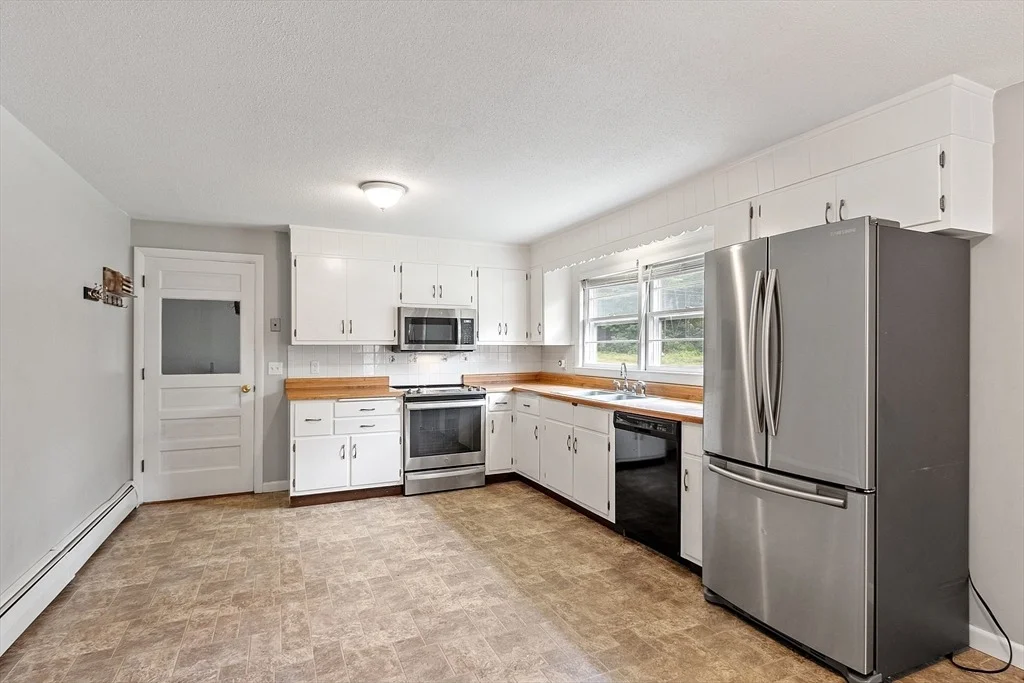 Photo of 374 Mill St Ext