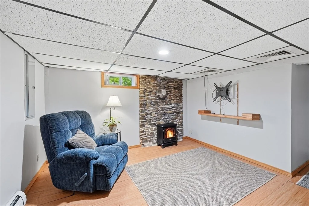 Photo of 39 N Common Rd