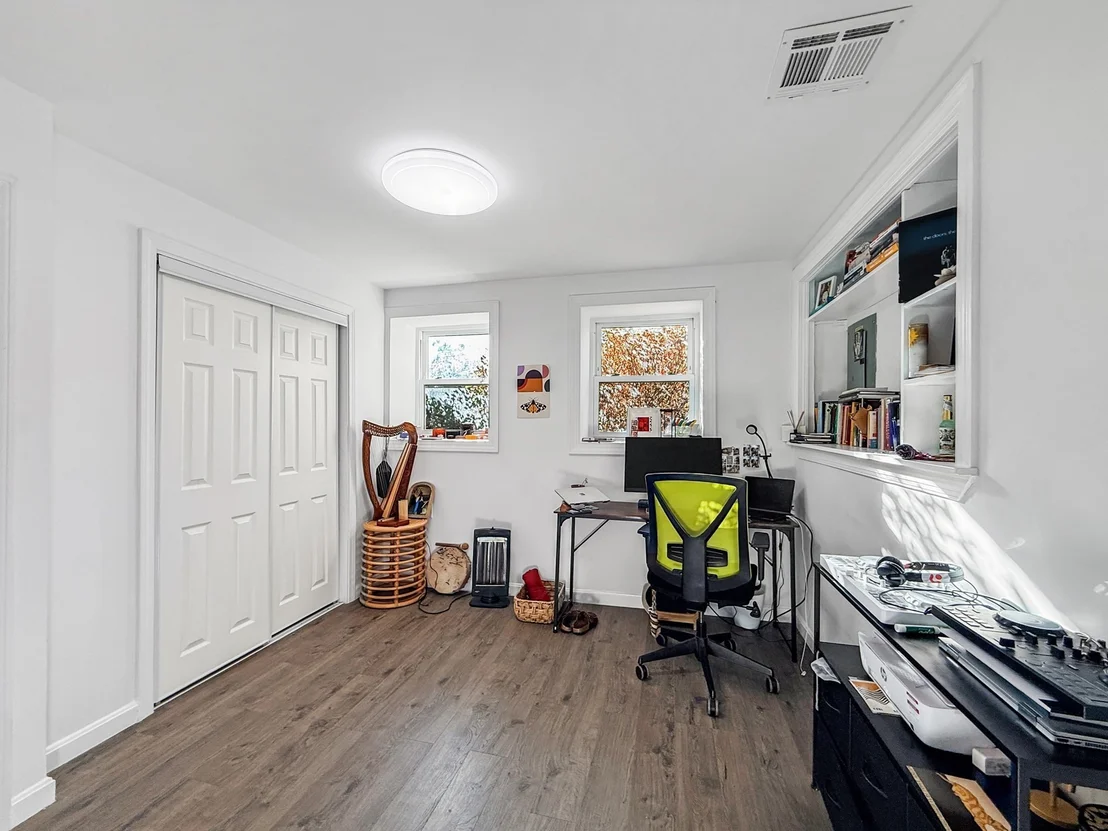 Photo of 23 Iona Ave