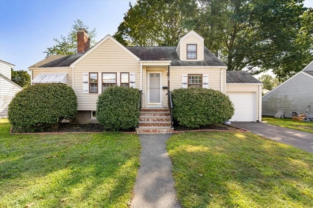 Photo of 34 Aberdeen Ave.