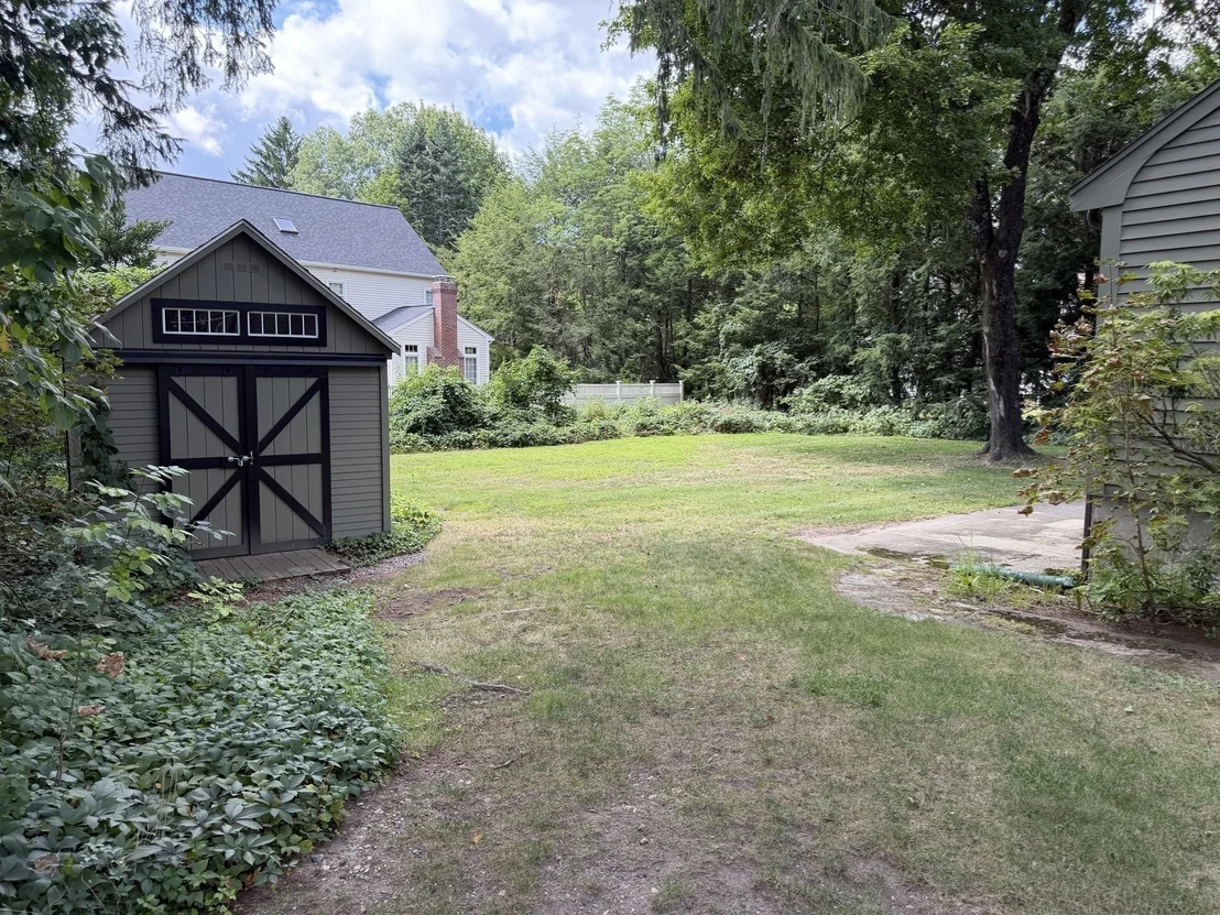 Photo of 484 Weston Rd