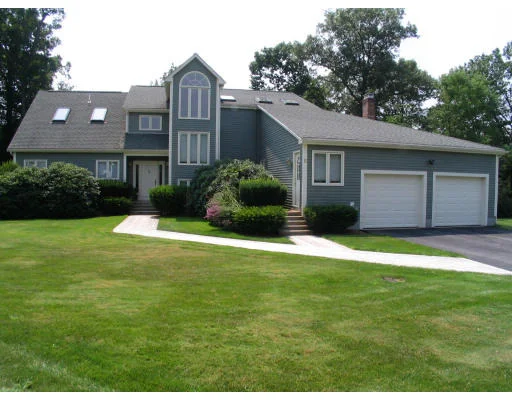 Photo of 12 Fieldstone Ln