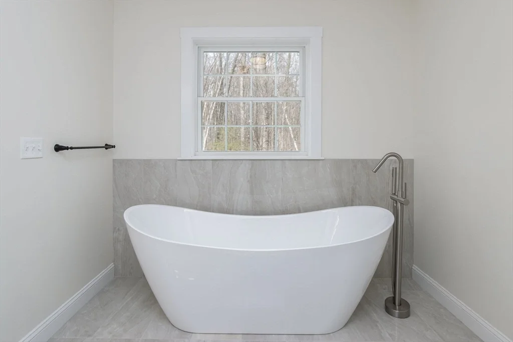 Photo of 76 Robin Hill Rd
