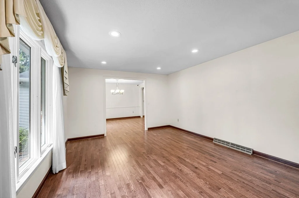 Photo of 52 Wellesley Dr