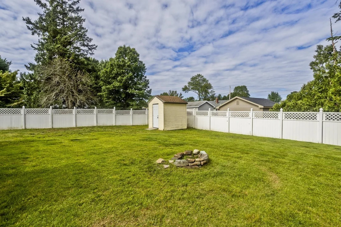 Photo of 956 Granby Rd