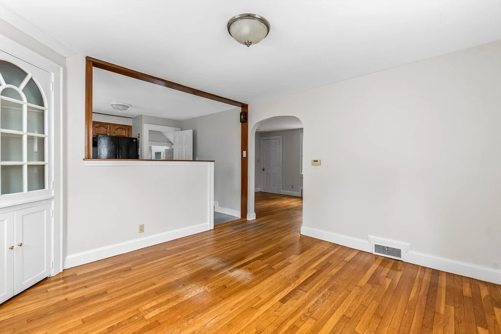 Photo of 862 Pleasant Street