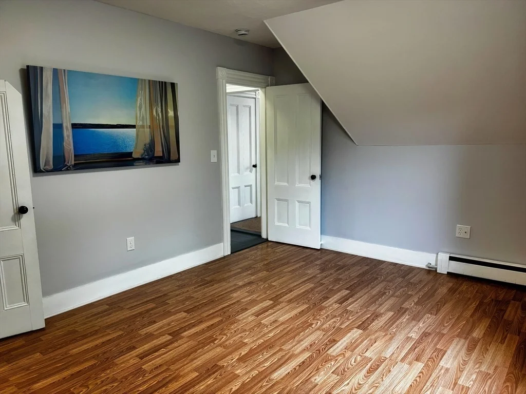 Photo of 1048 Main St