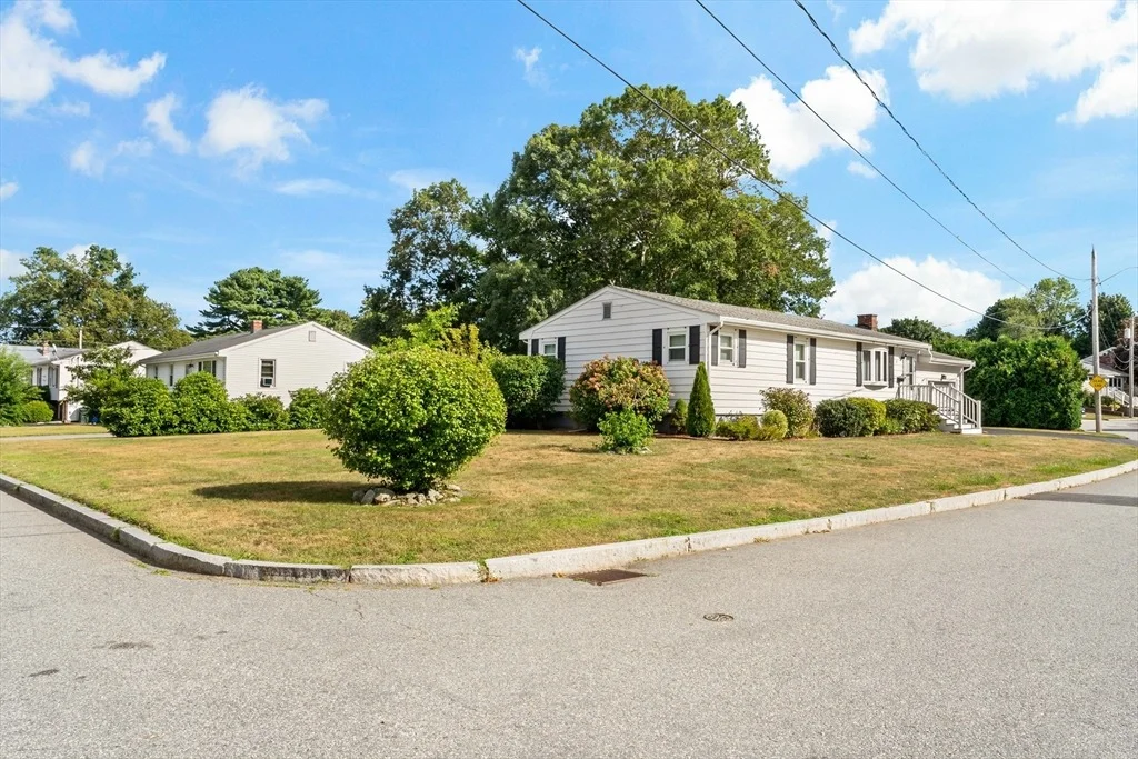 Photo of 77 Crestwood St