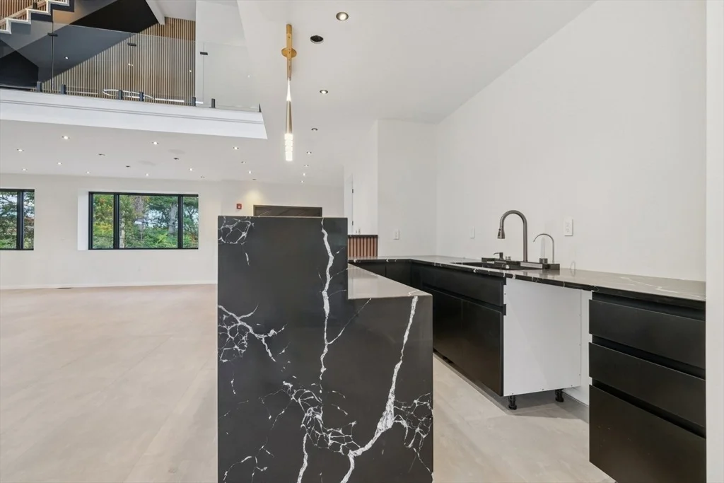 Photo of 883 Greendale Ave
