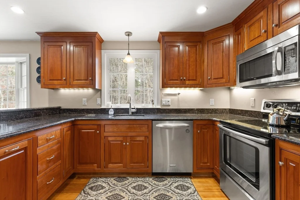Photo of 35 Meadowbrook Dr