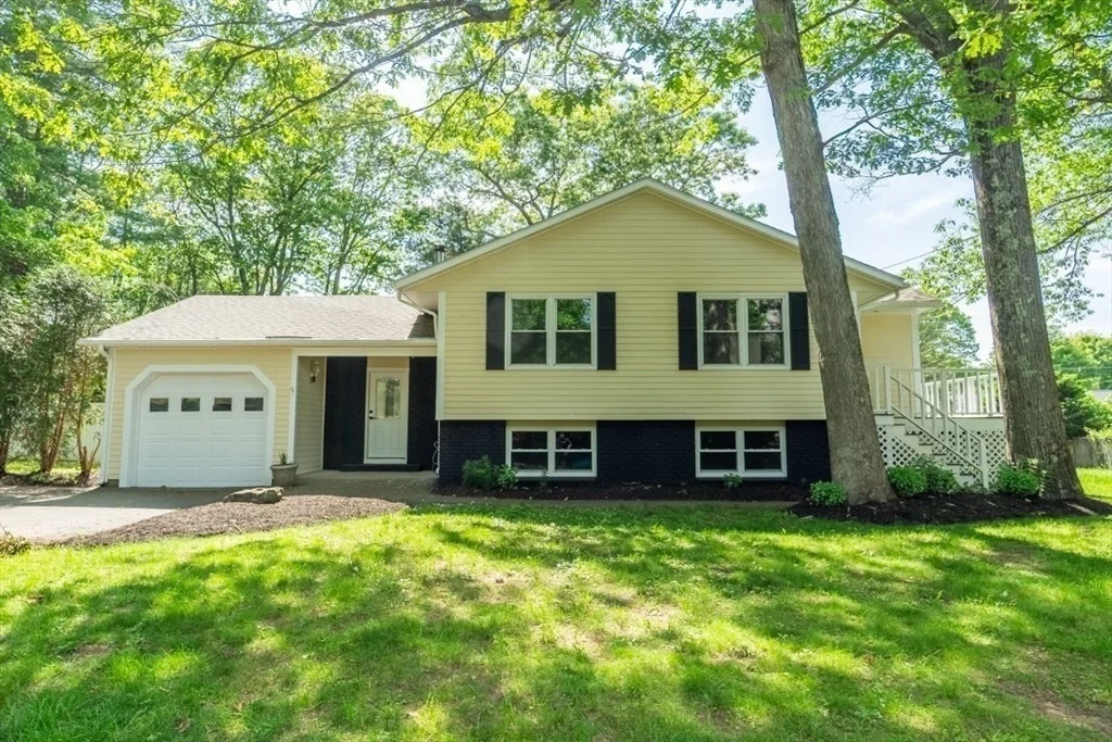 Photo of 41 Pine Ridge Dr