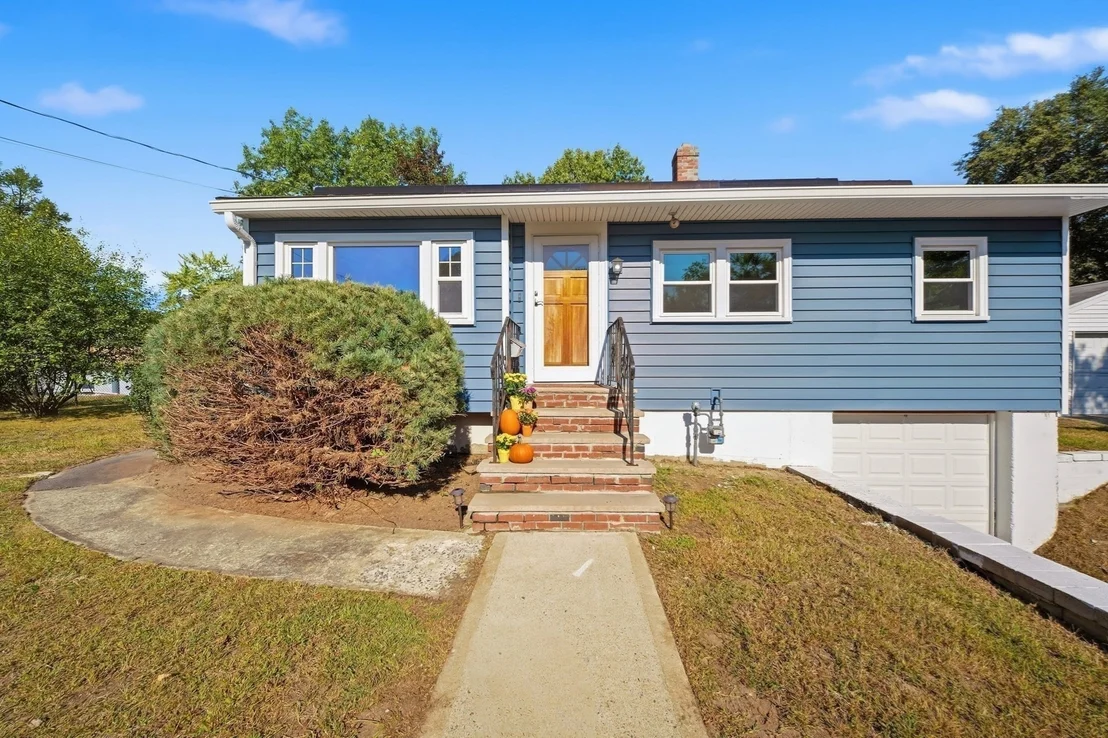 Photo of 44 Memorial Dr