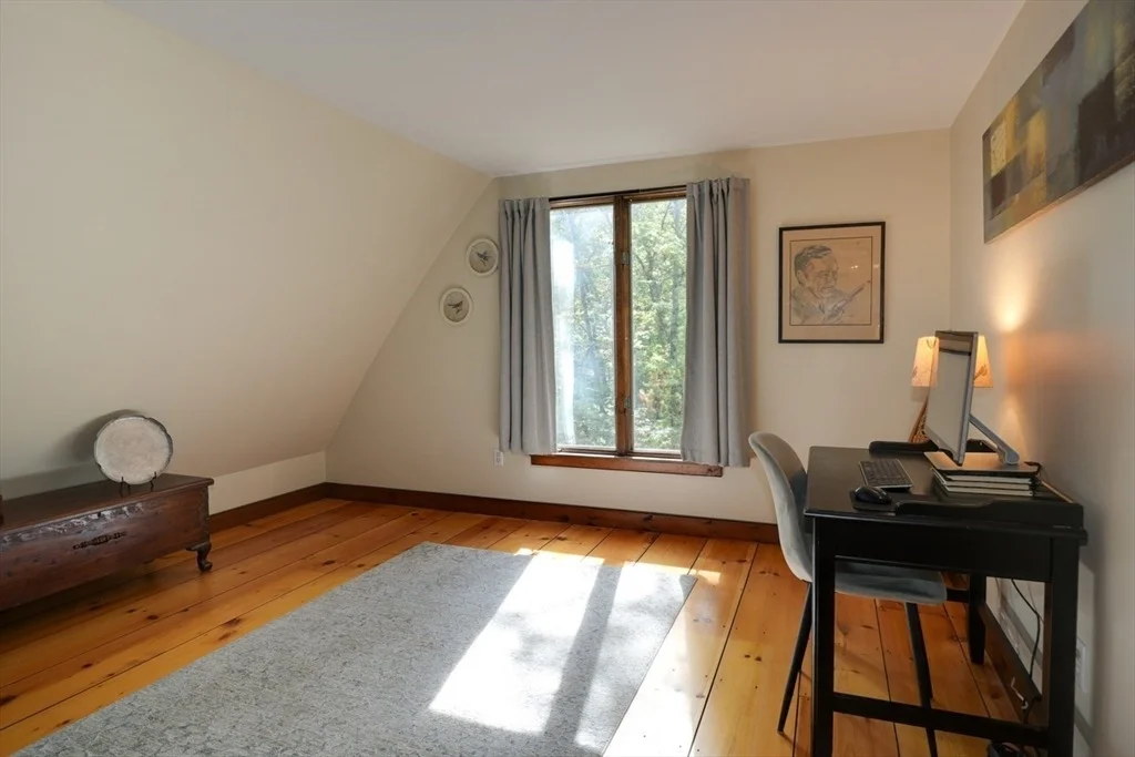 Photo of 18 Bay Path Dr
