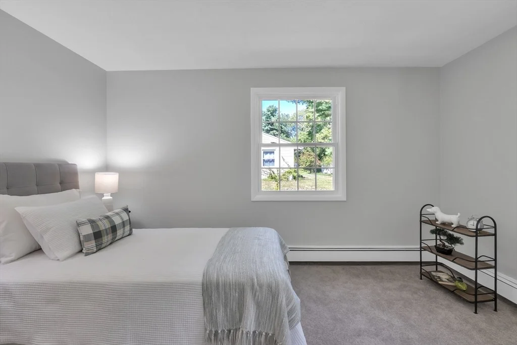 Photo of 33 Ruthellen Rd