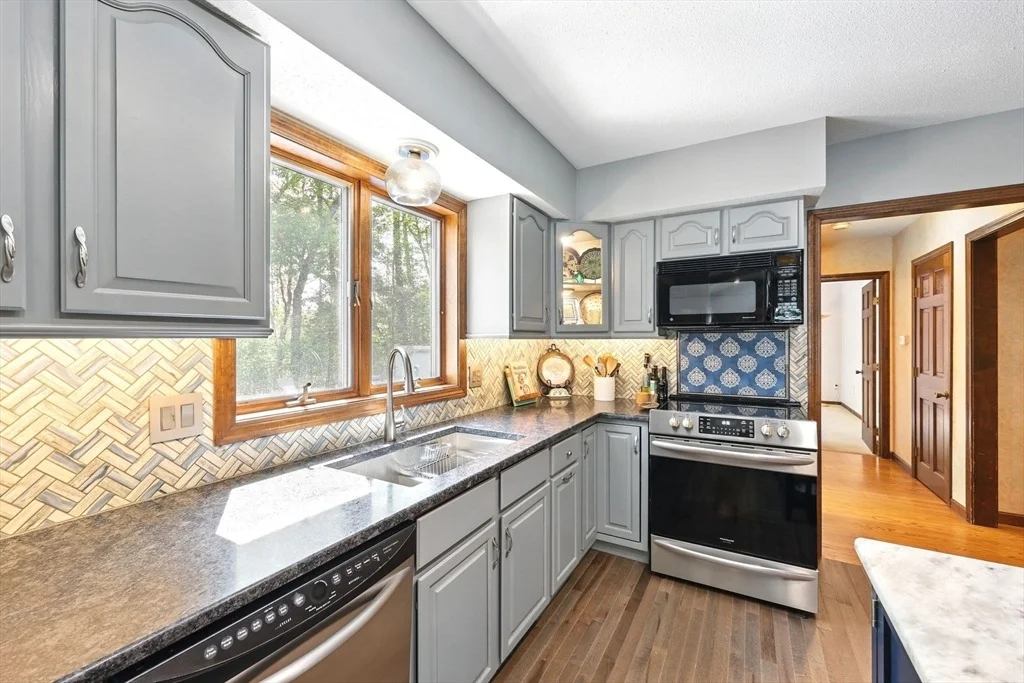 Photo of 2 Cedar Oak Dr