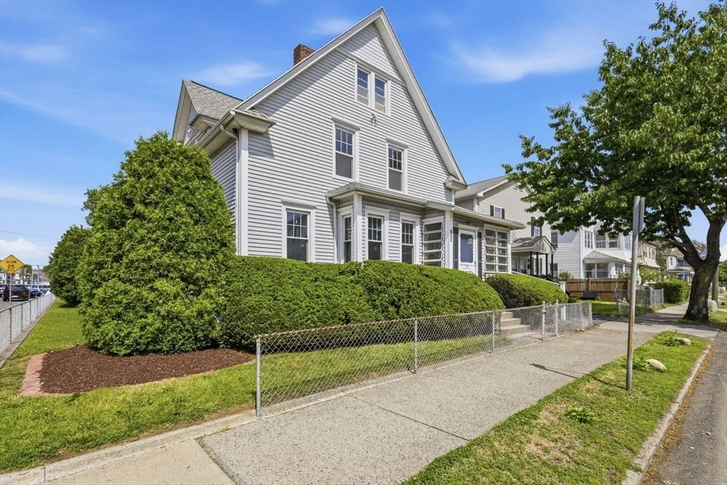 Photo of 585 Armory St