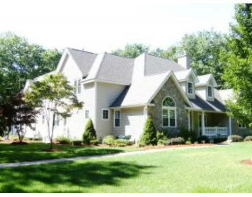 Photo of 8 Kings Grant Dr