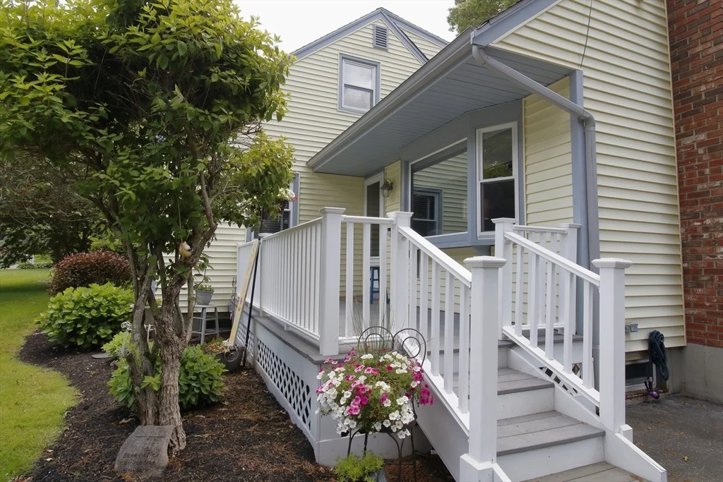 Photo of 6 Jeffrey Ln