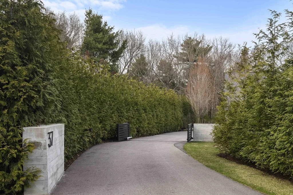 Photo of 37 Carleton Dr