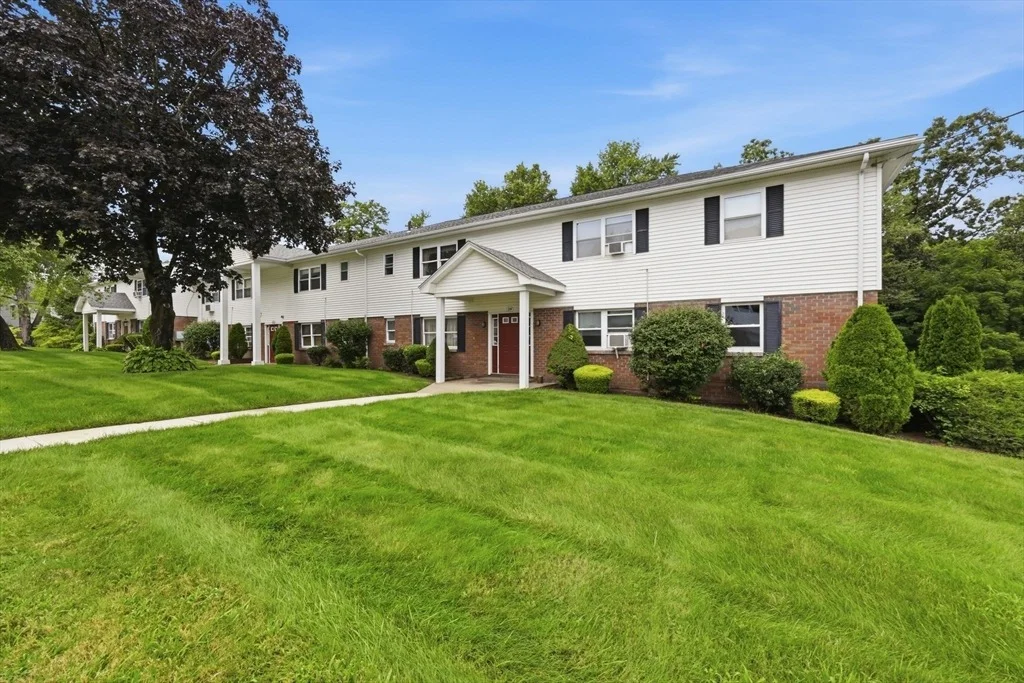 Photo of Unit A at 119 Colonial Cir