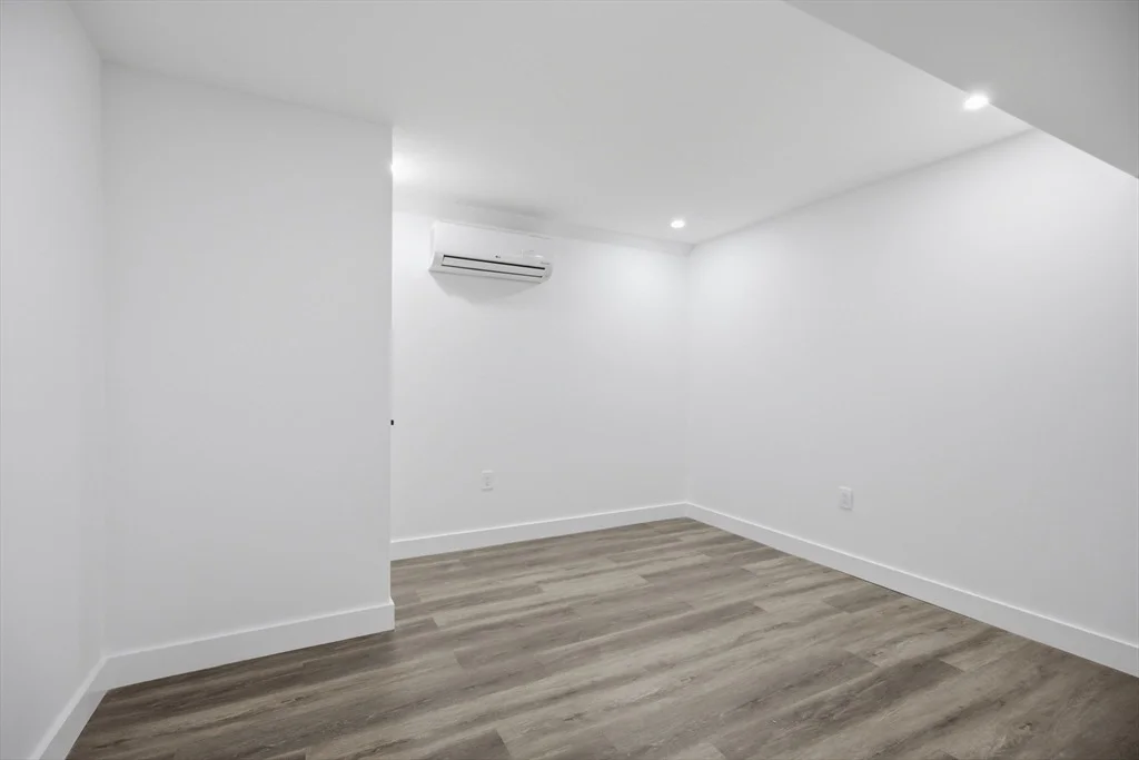 Photo of 61 Mcalee Ave