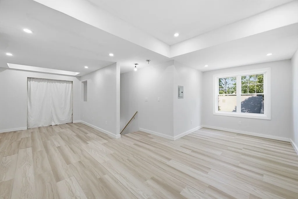 Photo of 24 Laurelwood Dr