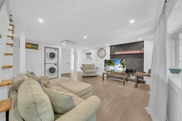 Photo of 35 Holbrook Ave