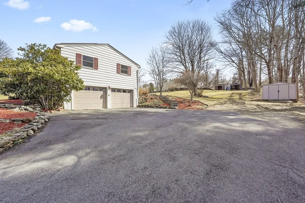 Photo of 43 Colonial Drive