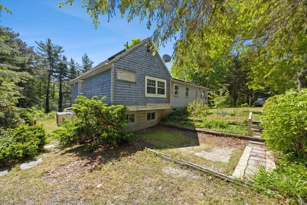 Photo of 2 Cardinal Ave
