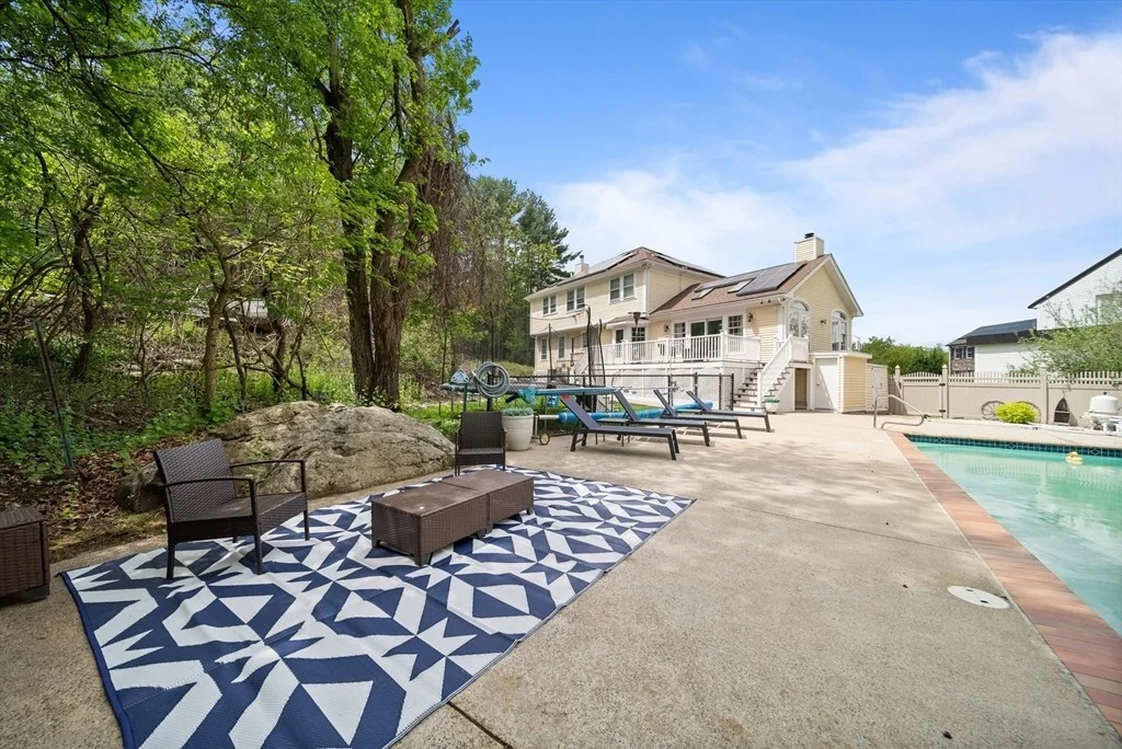 Photo of 87 Hammersmith Dr
