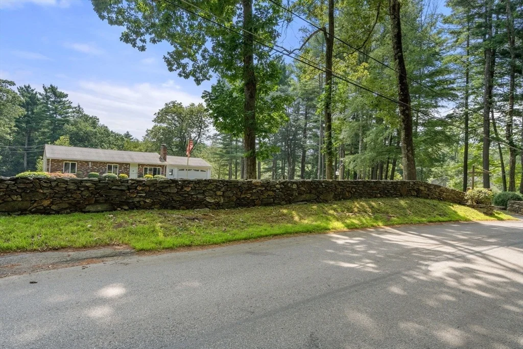 Photo of 749 Alpine Dr