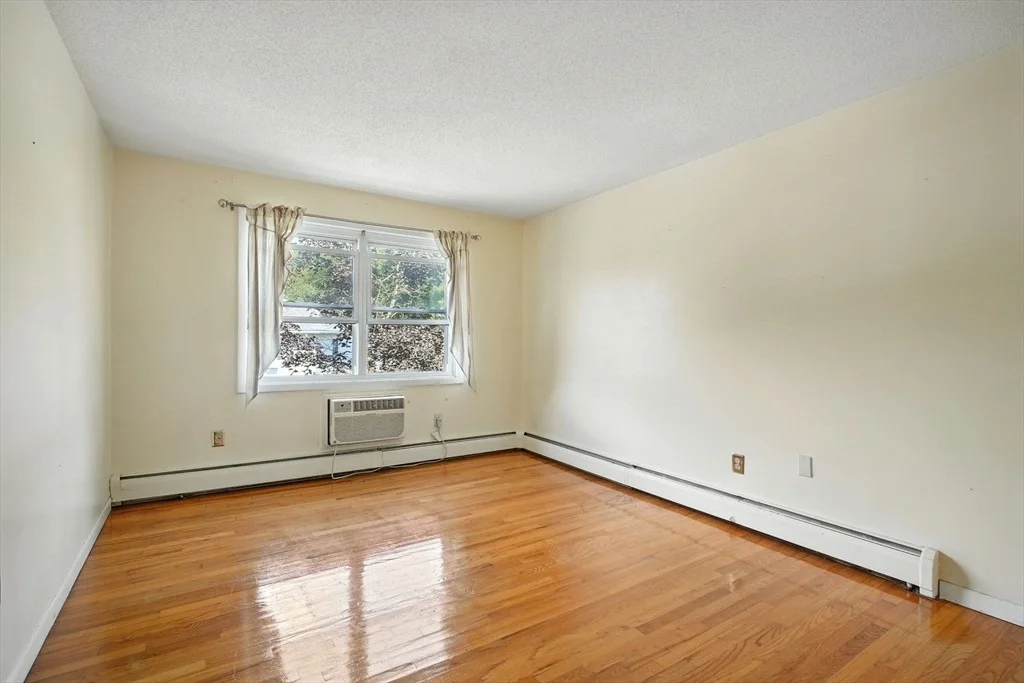 Photo of Unit D at 48 Colonial Cir