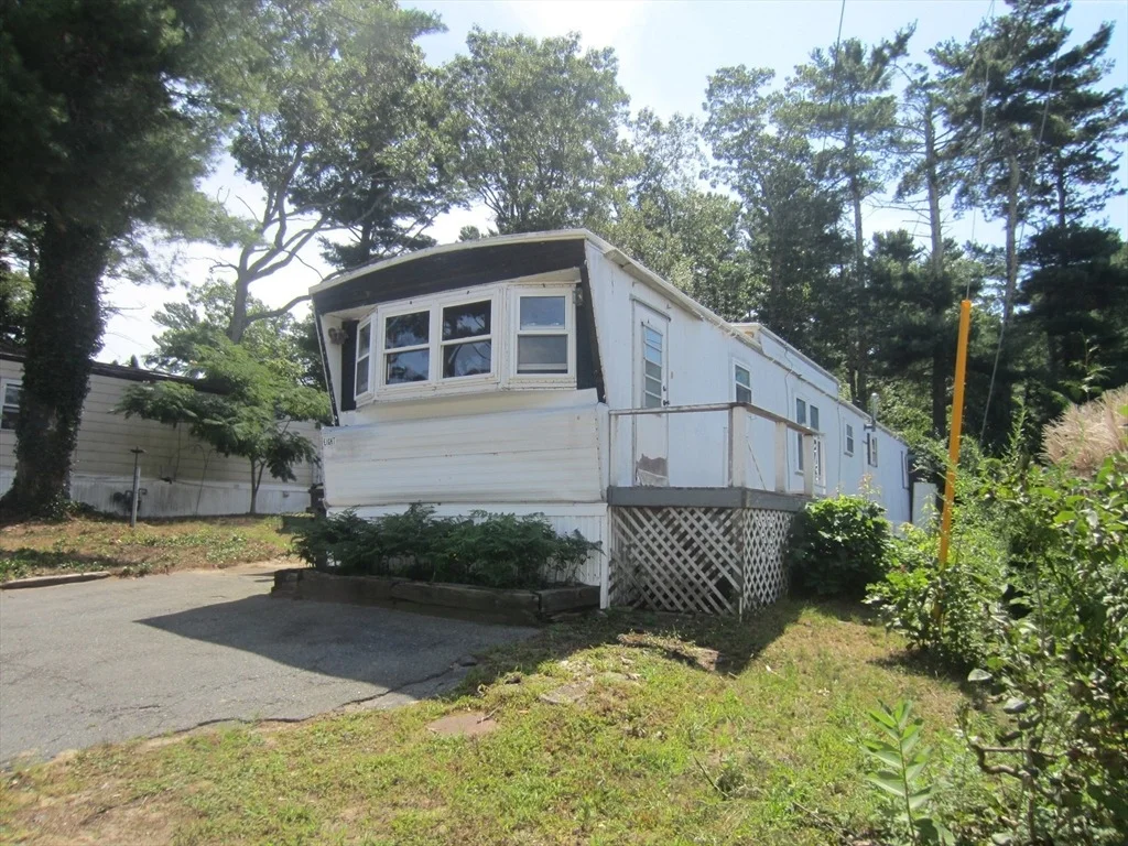 Photo of 8 Kristen Ln