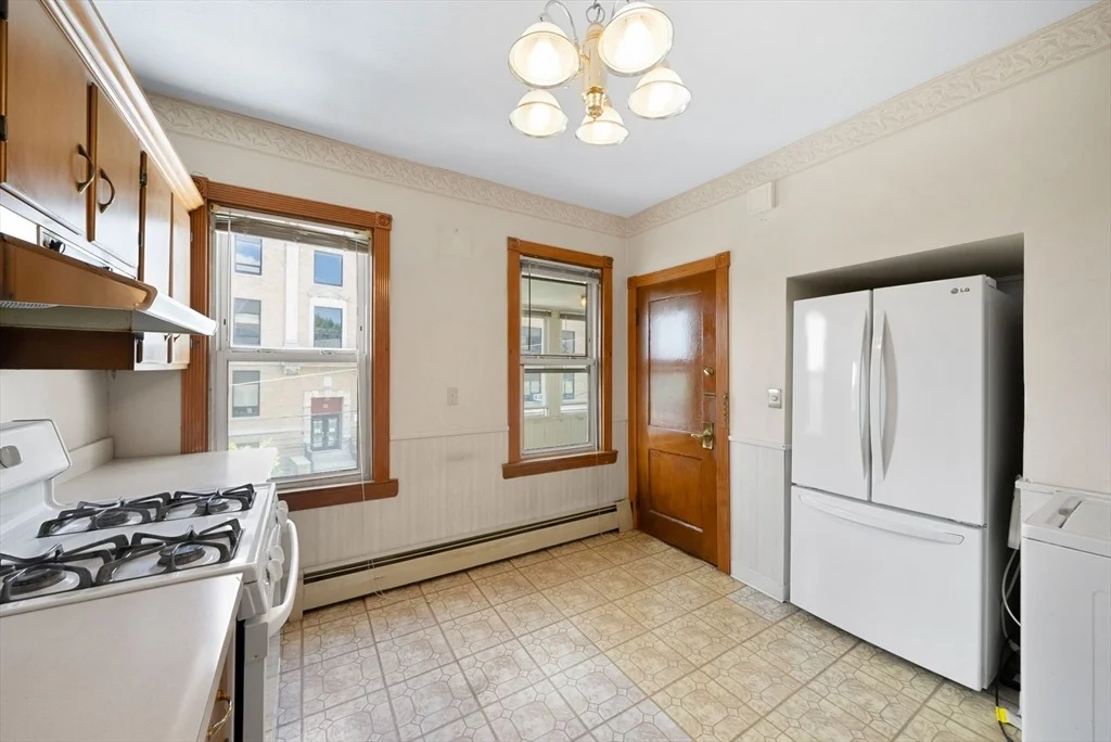 Photo of 562 Broadway
